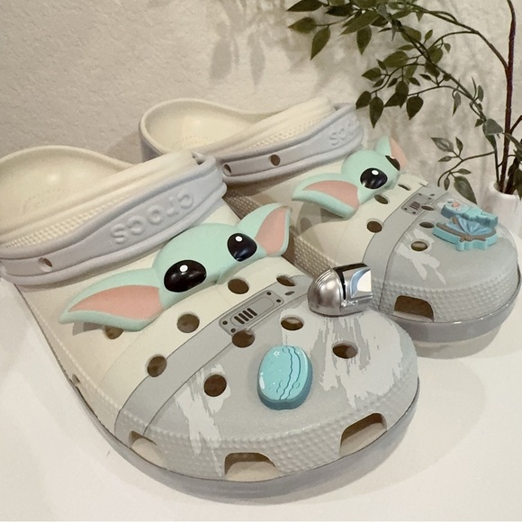 Crocs Men\'s Star Wars Grogu Classic Clog Size 12 NWOT main image 5